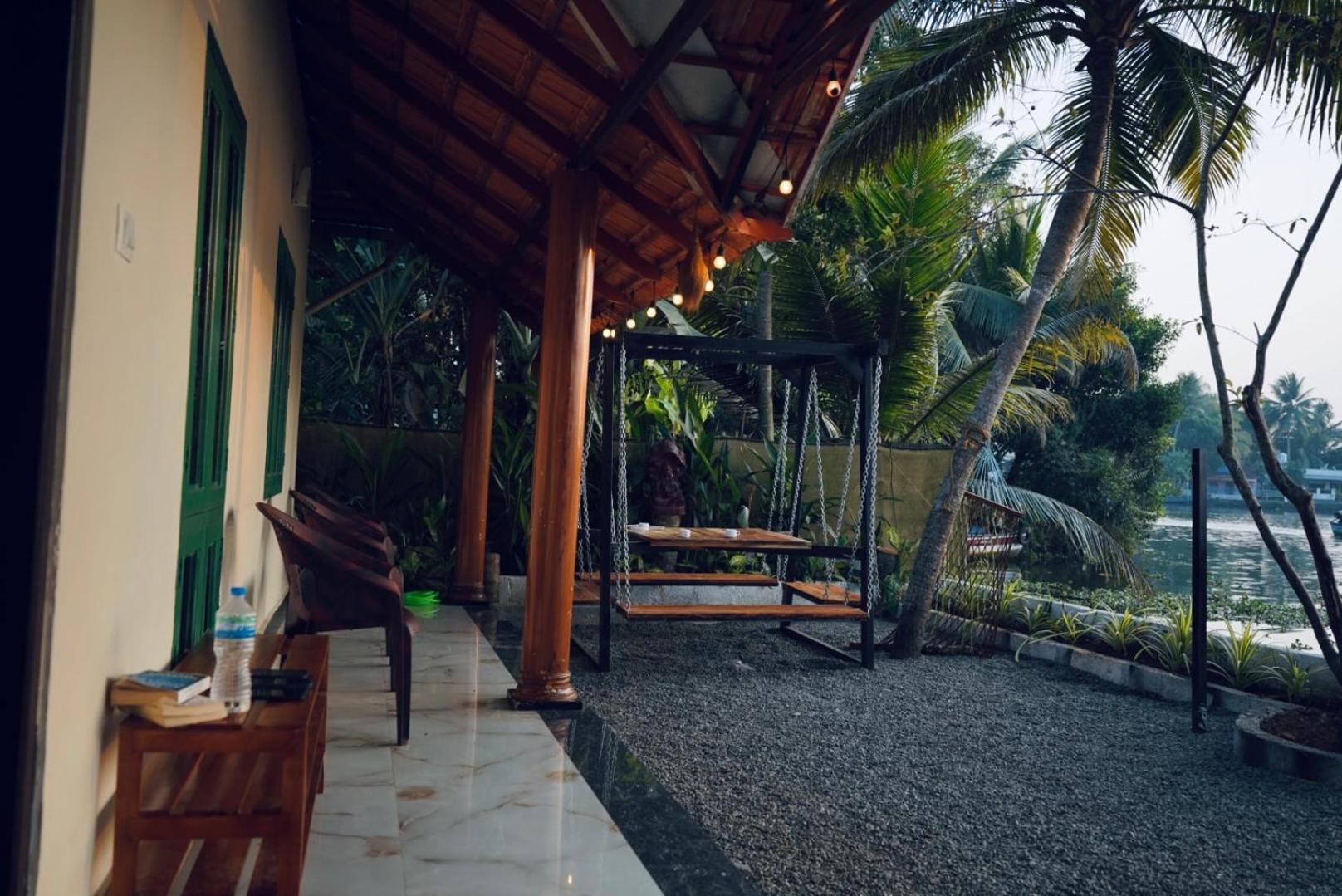 Appartement Tulsi Kayal Retreat à Champakulam Extérieur photo