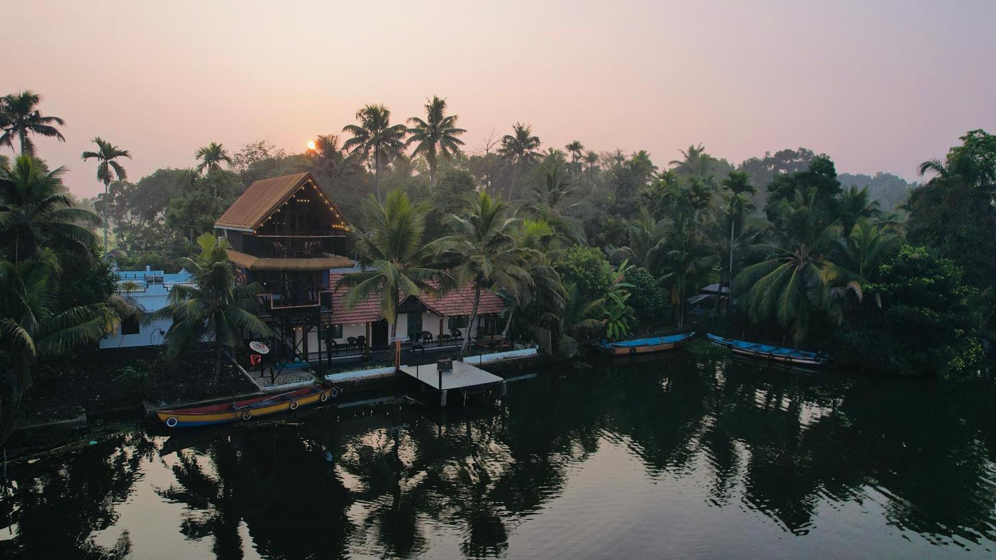 Appartement Tulsi Kayal Retreat à Champakulam Extérieur photo