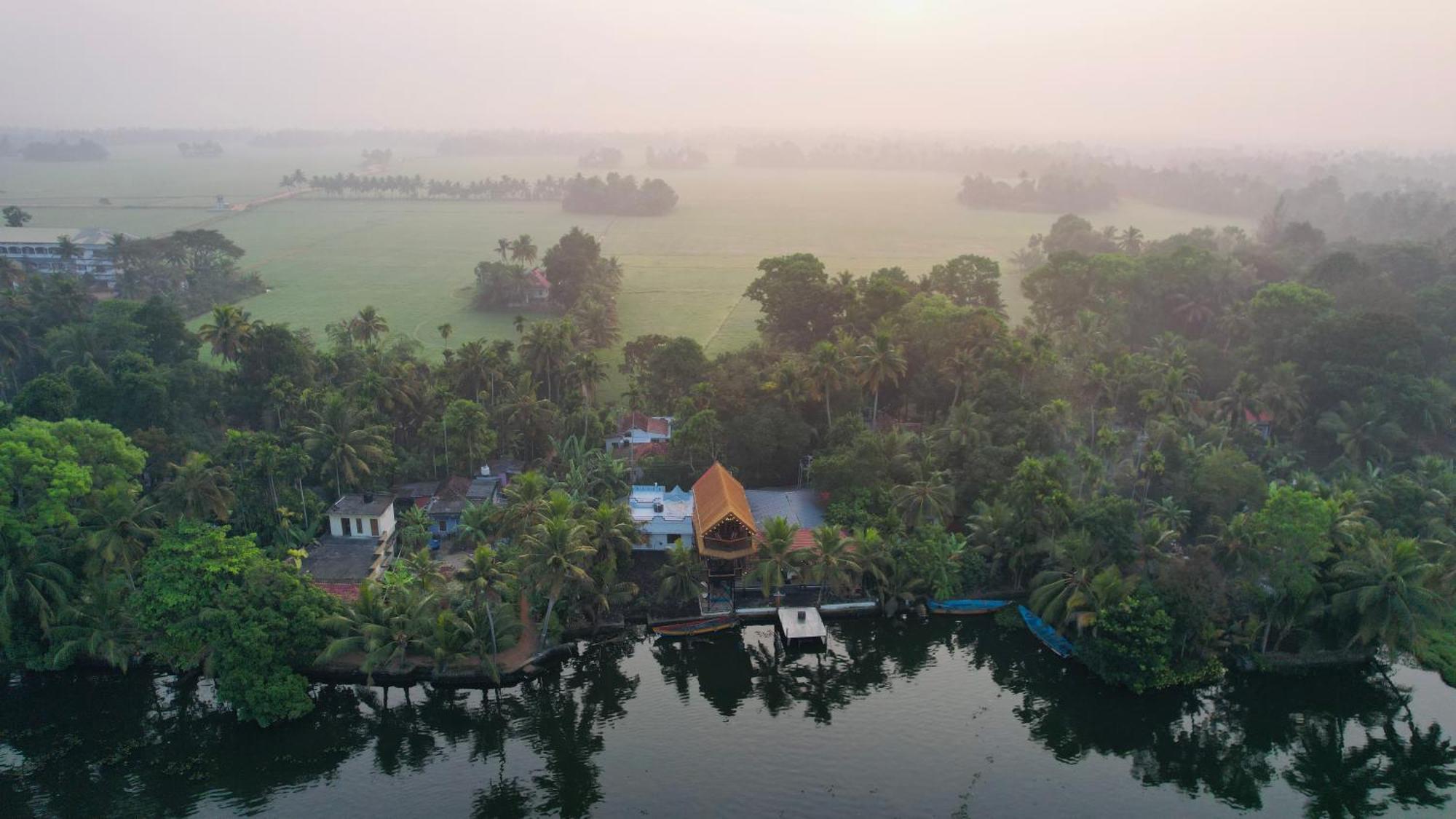 Appartement Tulsi Kayal Retreat à Champakulam Extérieur photo